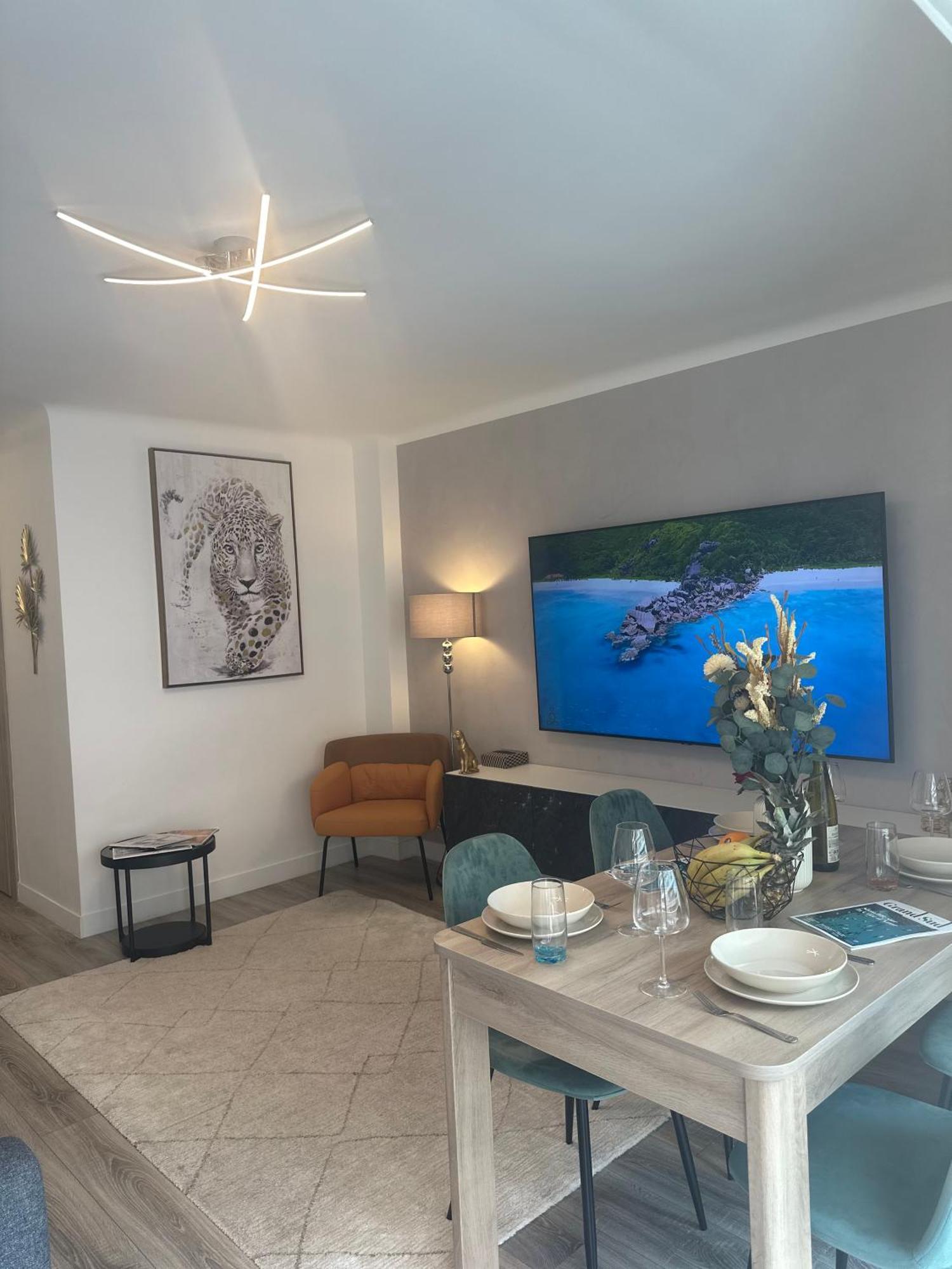 Appartement T3appartement De Luxe Croisette En Face De La Martinez 80m2